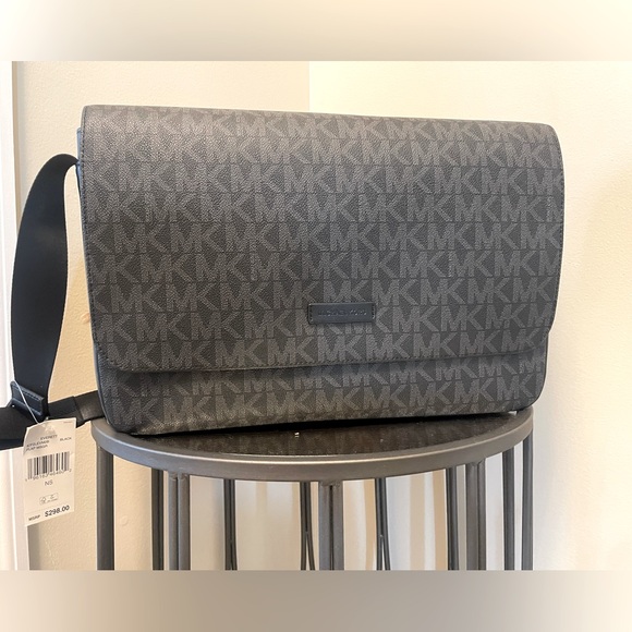 Michael Kors Harrison Laptop Messenger Crossbody - Picture 3 of 8